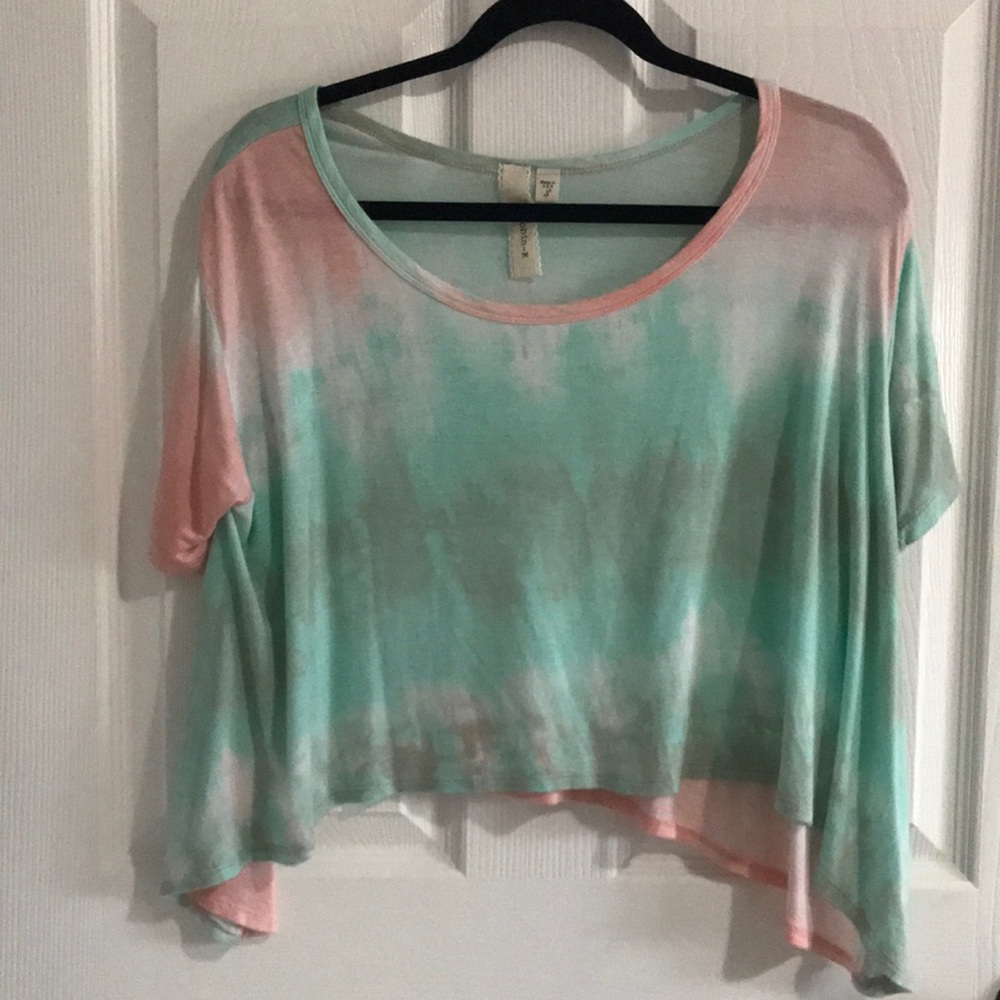 Robin-K multi colored crop. Size small.